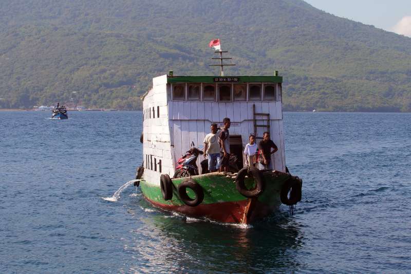 Ferry en boten indonesie