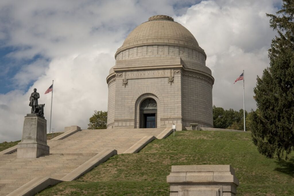 A monument building with stairs and flags-georgia temple
