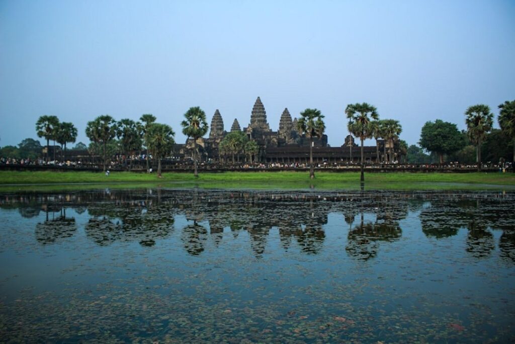 -Angkor tempels buiten de massa