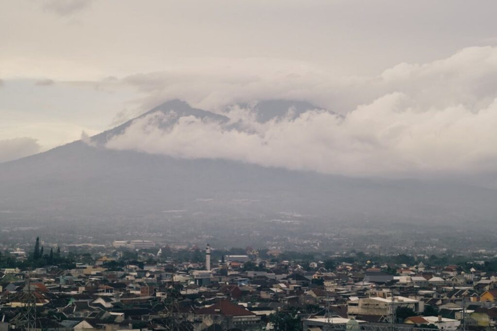 -Zwarte Zandstranden Indonesië