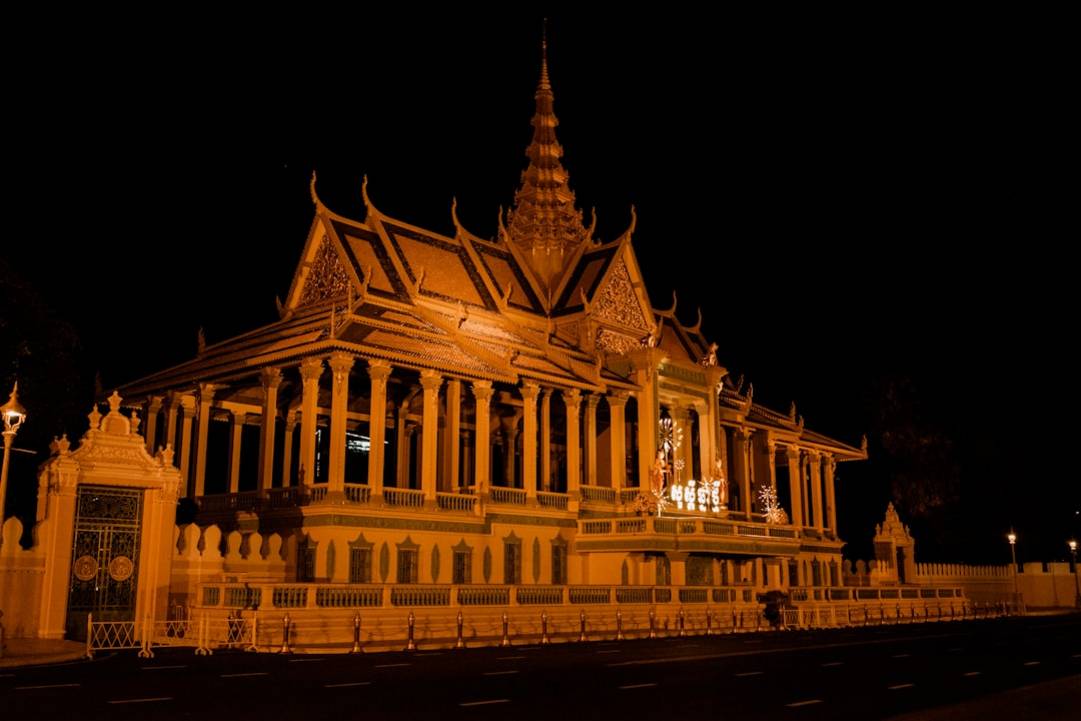Siem Reap Phnom Penh pros-cons-overview