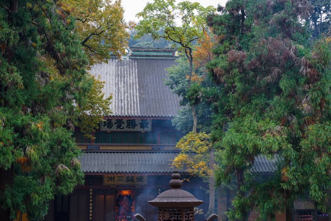 Lingyin-tempel: De Onverbiddelijke Waarheid van Spirituele Rust