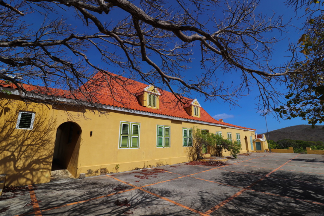 Top 5 dingen om te doen in Santa Martha, rustige baai met boutique resorts 1 Zonsondergang bij Playa Azul, waar het water kalm is en de lucht zacht oranje kleurt.